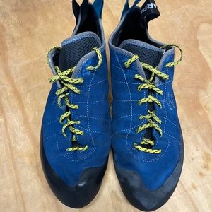 Sxlcarpa helix climbing shoes